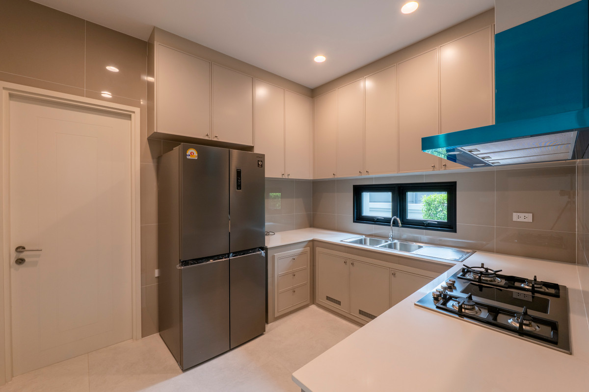 For RentHousePattanakan, Srinakarin : Narinsiri Krungthep Kreetha Private Luxury Detached House, Ready to Move In Please call: 062-496-6454