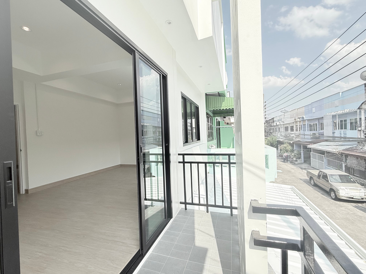 ขายทาวน์โฮมบางแค เพชรเกษม : ขายทาวน์เฮ้าส์ สไตล์มินิมอล ณัฐกานต์ เพชรเกษม 112 ตกแต่งใหม่ พร้อมอยู่ เดินทางไปMRTหลักสองได้ 