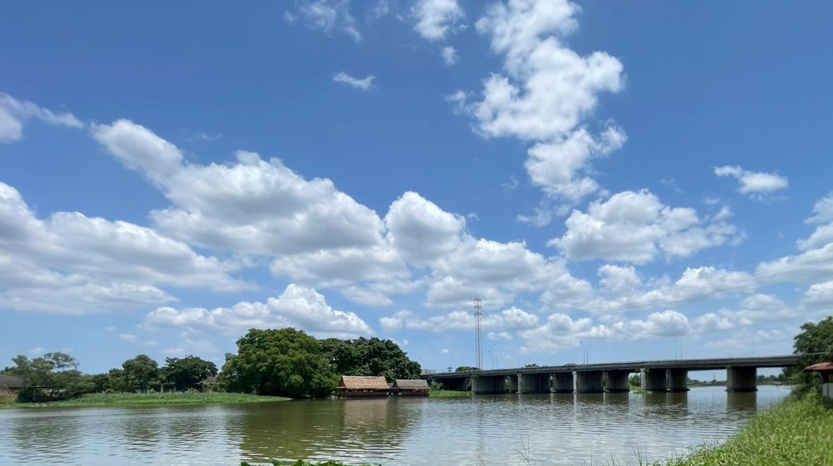 For SaleLandPhutthamonthon, Salaya : Empty land along the river, Sam Phran, width next to the river 135 meters, near Sam Phran Royal Military Academy.
