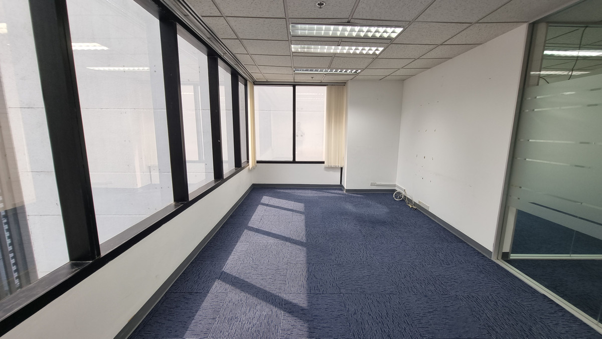 ให้เช่าสำนักงานนานา : ให้เช่าออฟฟิศ – นานา ใกล้รถไฟฟ้า 248 ตรม. ตกแต่งกั้นห้อง พร้อมใช้