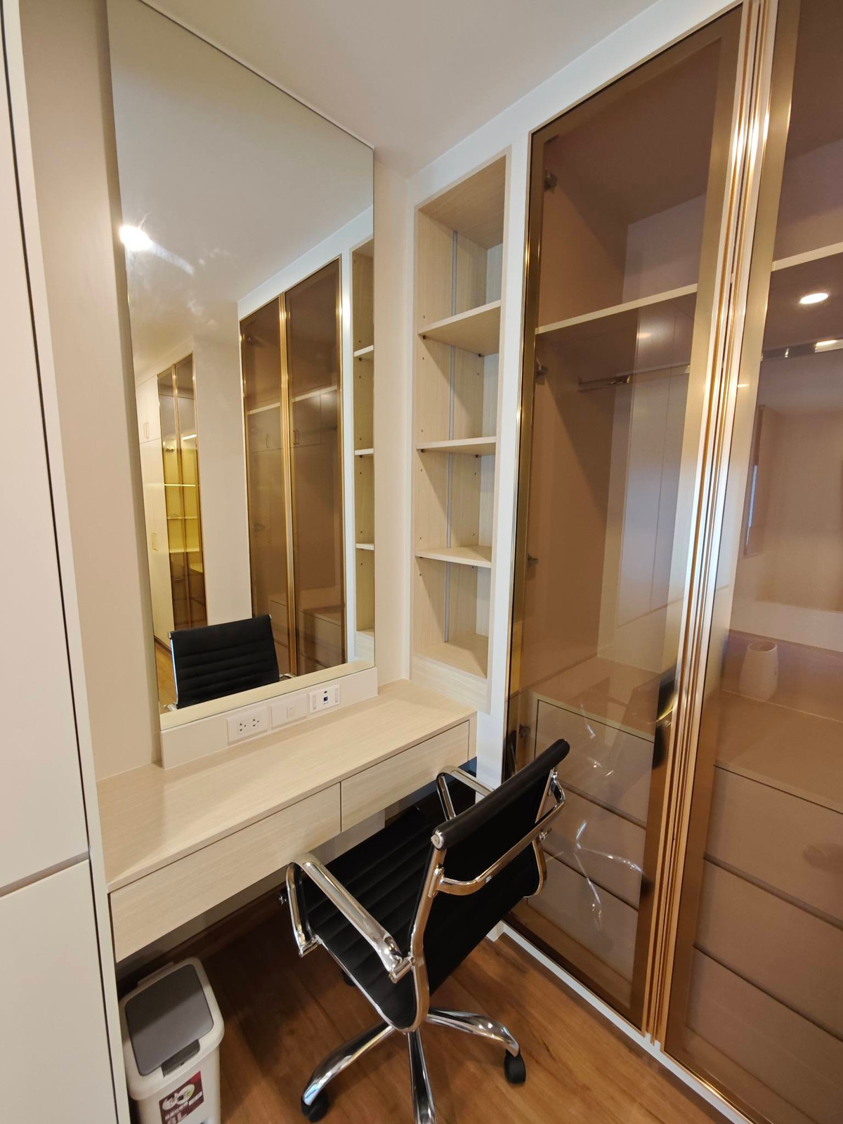 For RentHouseVipawadee, Don Mueang, Lak Si : Centro Vibhavadi, near Don Mueang Airport and International School, 4 bedroom detached house, available for rent,