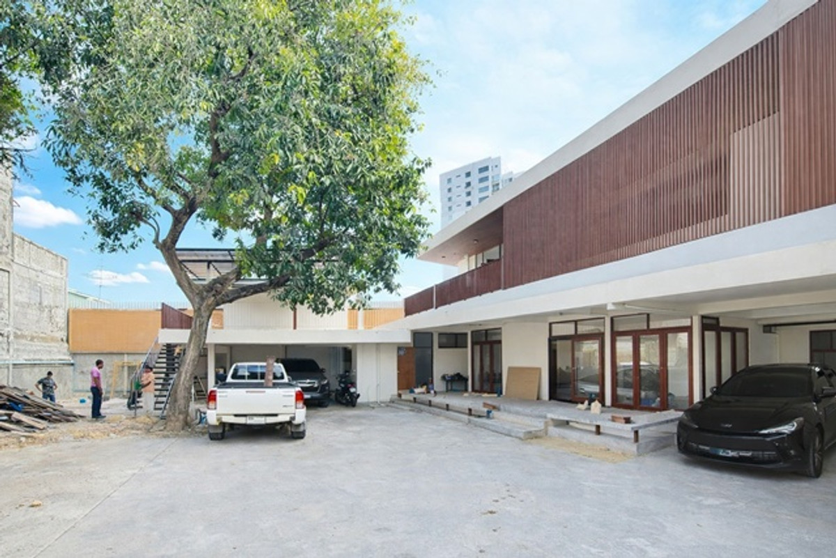 ให้เช่าบ้านพระราม 8 สามเสน ราชวัตร : จรัญสนิทวงศ์ 40-46 สะพานพระราม8 600 ม.6นอน MRT บางยี่ขัน 1.0 กม. บ้านเดี่ยวสุดหรู ฟังก์ชัน 4 น้ำ ใกล้สวนหลวง ใหญ่ 166 ตร.วา. 500 ตร.ม.