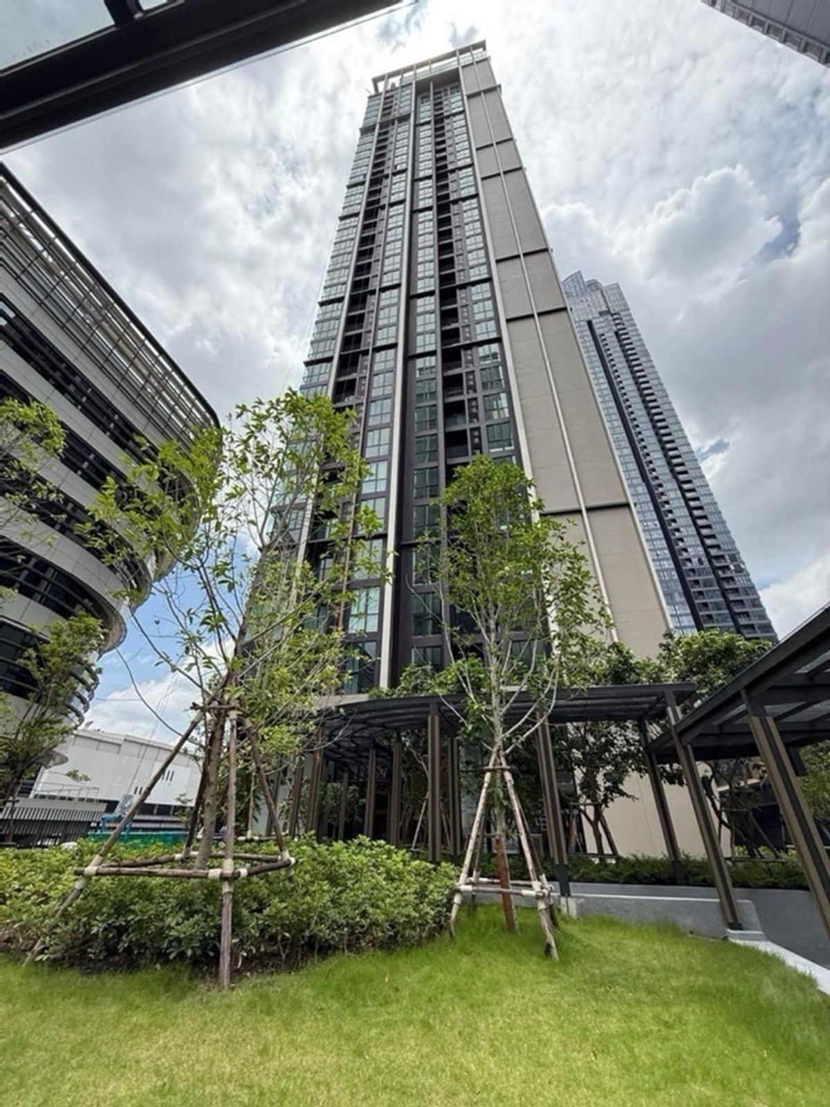 ให้เช่าคอนโดพระราม 9 เพชรบุรีตัดใหม่ RCA : 🏢 Nue District R9 👫🚆 MRT 150 m. Full facilities | ⛳ Golf | 💆‍♀️ Spa | 🧘 Pilates