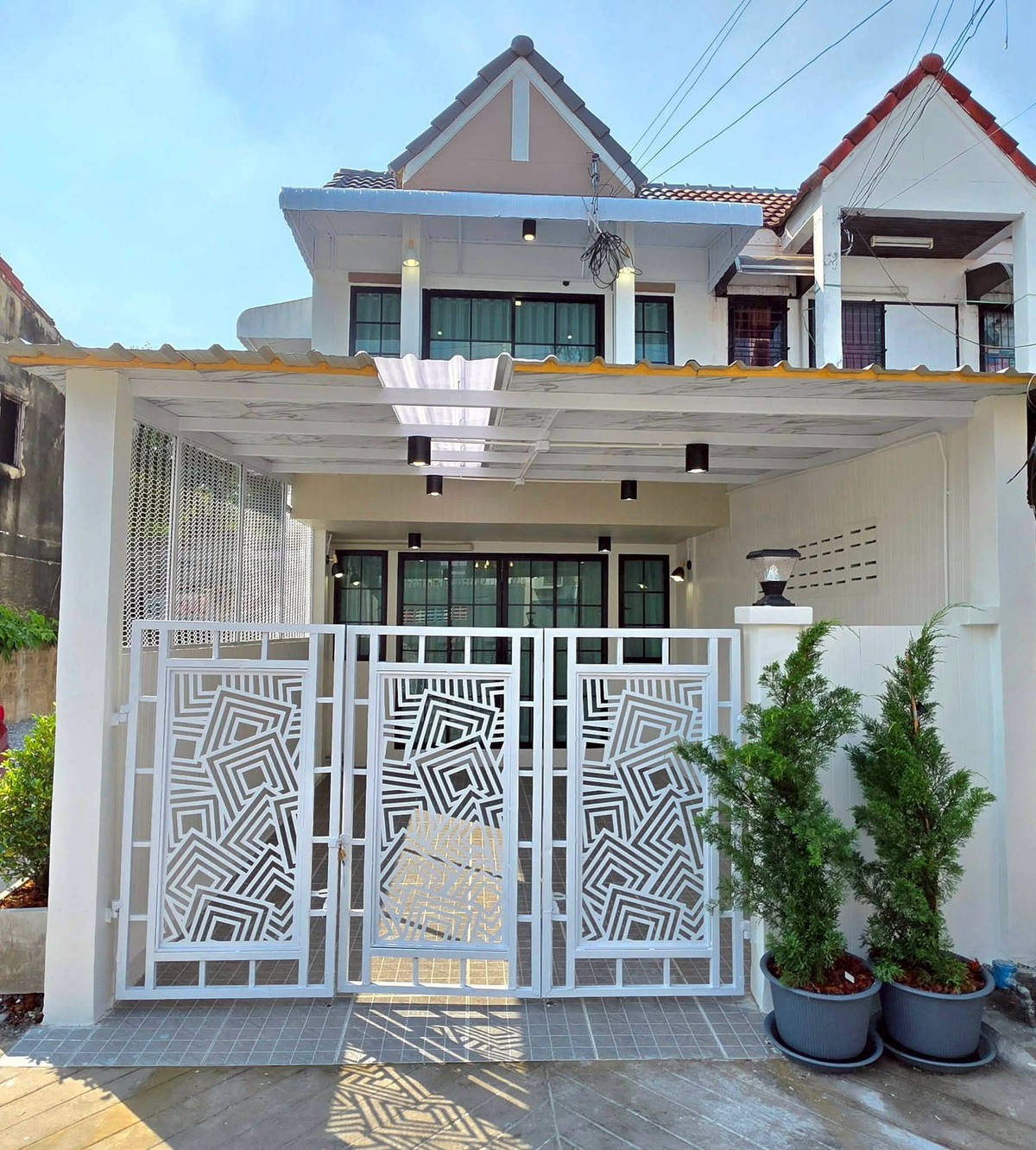 ขายทาวน์โฮมนวมินทร์ รามอินทรา : 🔴ทาวน์เฮ้าส์ 2 ชั้นพหลโยธิน 🚅ใกล้รถไฟฟ้าแค่ 5 นาที !! 😲 สถานีสะพานใหม่ สายสีเขียว หลังนี้เลยจ้า 👇