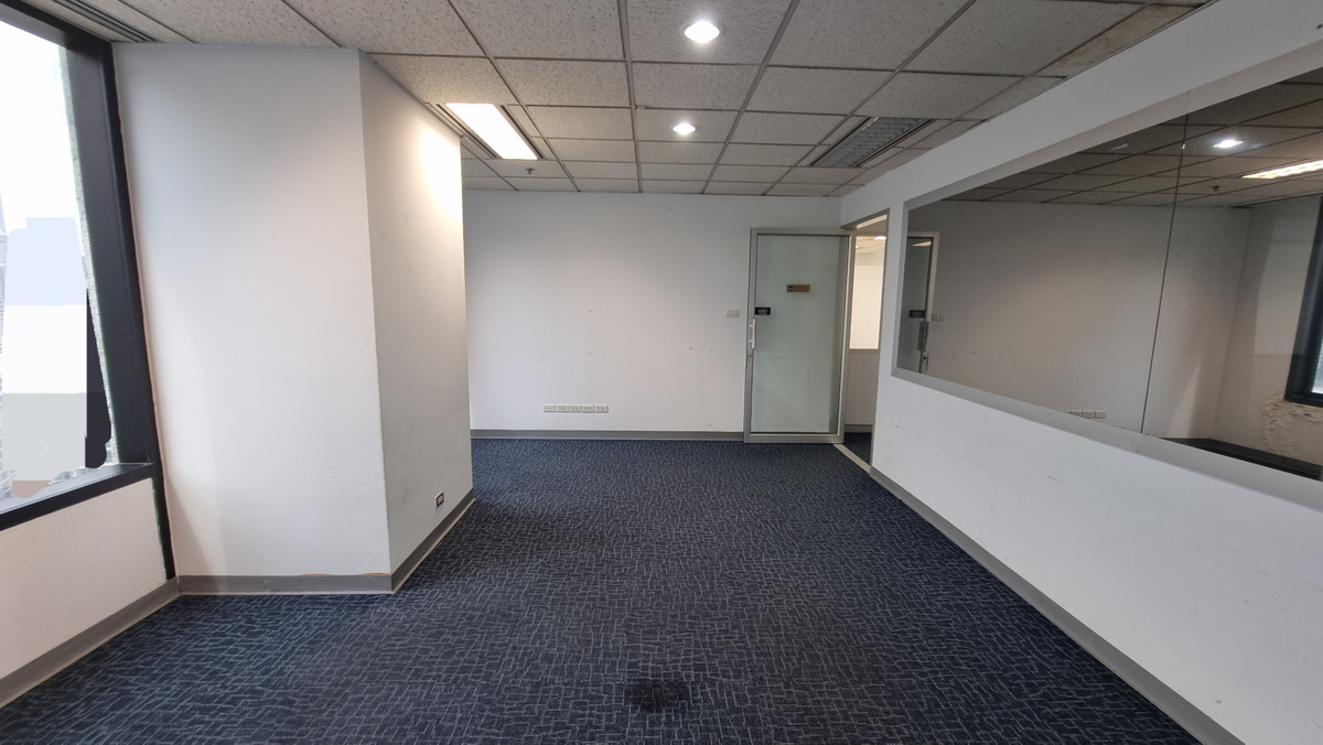 ให้เช่าสำนักงานนานา : Bts นานา ให้เช่าออฟฟิศตกแต่งเรียบร้อย 261 ตร.ม. พร้อมเฟอร์นิเจอร์ ย้ายเข้ามาทำงานได้เลย