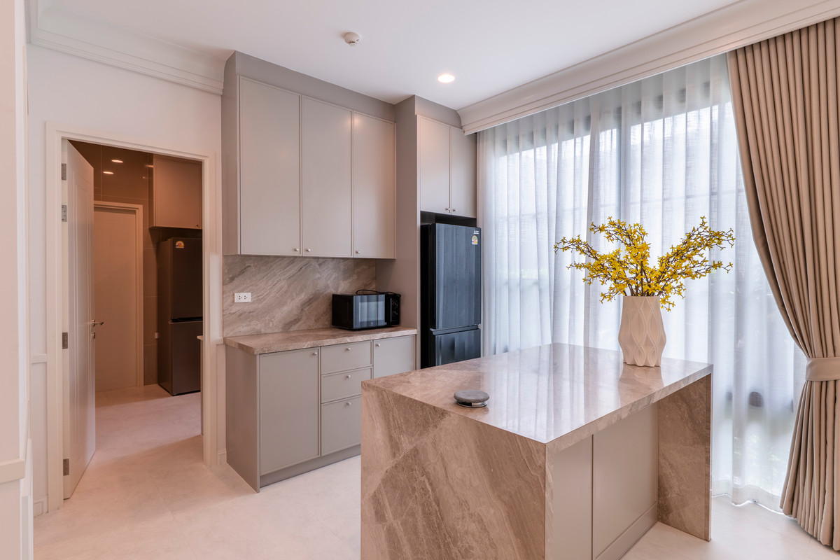 For RentHousePattanakan, Srinakarin : Narinsiri Krungthep Kreetha Private Luxury Detached House, Ready to Move In Please call: 062-496-6454