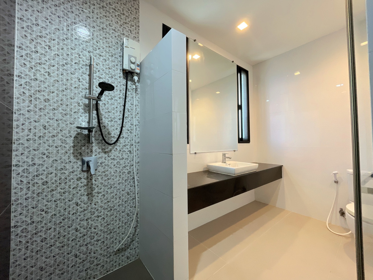 For SaleHousePathum Thani,Rangsit, Thammasat : Sammakorn Khlong 7, luxury detached house, 3 bedrooms, 3 bathrooms, convenient transportation.