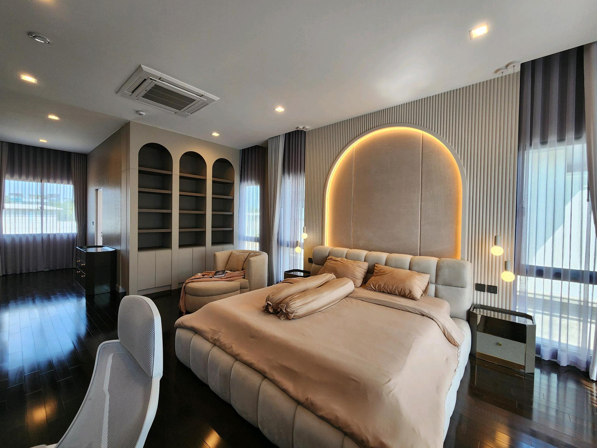 บ้านลาดกระบัง สุวรรณภูมิ : ขาย / เช่า แกรนด์ บางกอก บูเลอวาร์ด กรุงเทพกรีฑา ❤️วิวสวน ❤️ขนาดบ้านใหญ่สุด