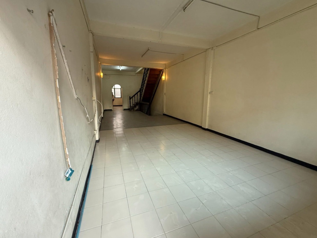 For RentShop HouseSukhumvit, Asoke, Thonglor : Phrom Phong Sukhumvit 22 for rent, 1 commercial building, near Emsphere and Marriott Hotel.