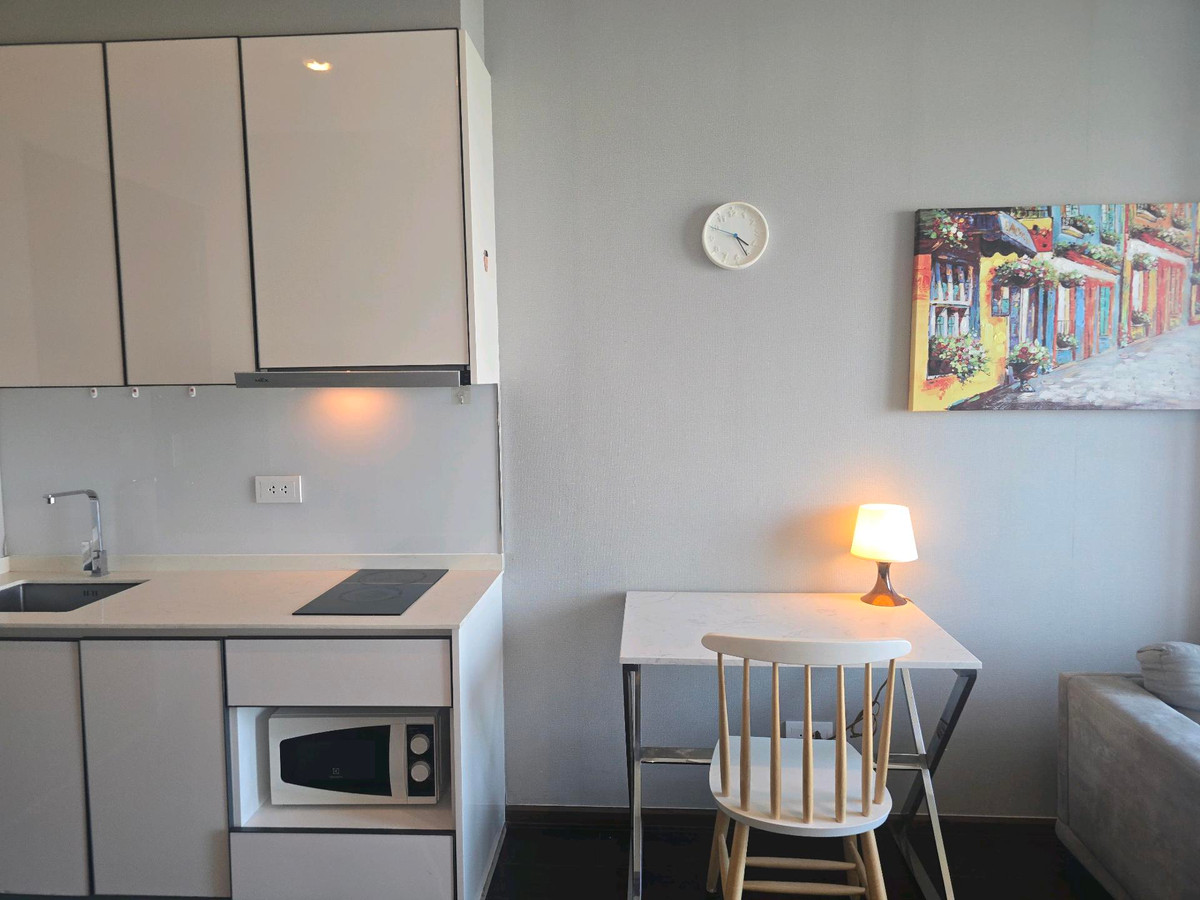 ให้เช่าคอนโดสุขุมวิท อโศก ทองหล่อ : ให้เช่าคอนโด🚄BTS เอกมัย🧡C Ekkamai Condo 🧡วิวสวย ลมดี
