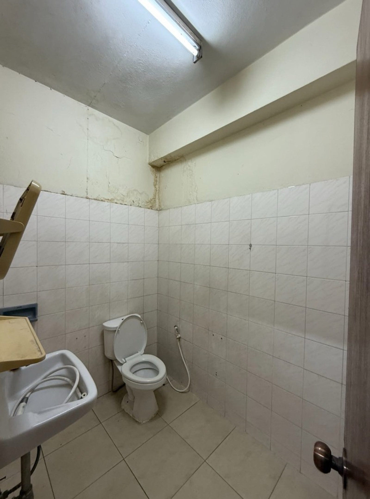 For RentShop HouseSukhumvit, Asoke, Thonglor : Phrom Phong Sukhumvit 22 for rent, 1 commercial building, near Emsphere and Marriott Hotel.