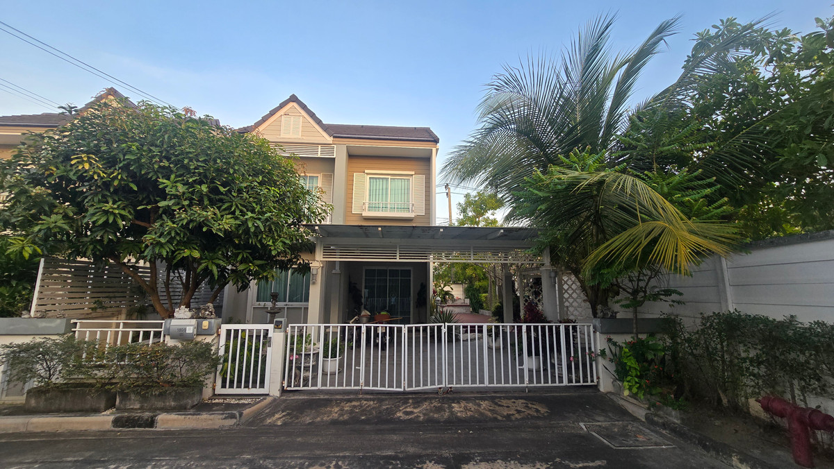 For SaleTownhomeSamut Prakan,Samrong : Townhome for sale, detached house style, The Village Exclusive, Bangna KM.10.