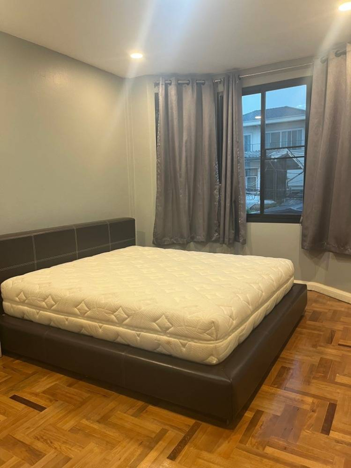 ให้เช่าทาวน์โฮมรัชดา ห้วยขวาง : ให้เช่าทาวน์เฮ้าส หมู่บ้านอยู่เจริญ ใกล้ MRT สุทธิสาร เพียง 4 นาที