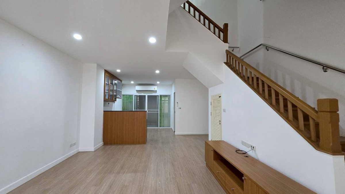 ขายทาวน์โฮมพระราม 3 สาธุประดิษฐ์ : ขายทาวน์โฮม 3 ชั้น หลังใหญ่ ทำเล ย่านพระรามสาม ยานนาวาตัดใหม่ ใกล้วงแหวนอุตสาหกรรม