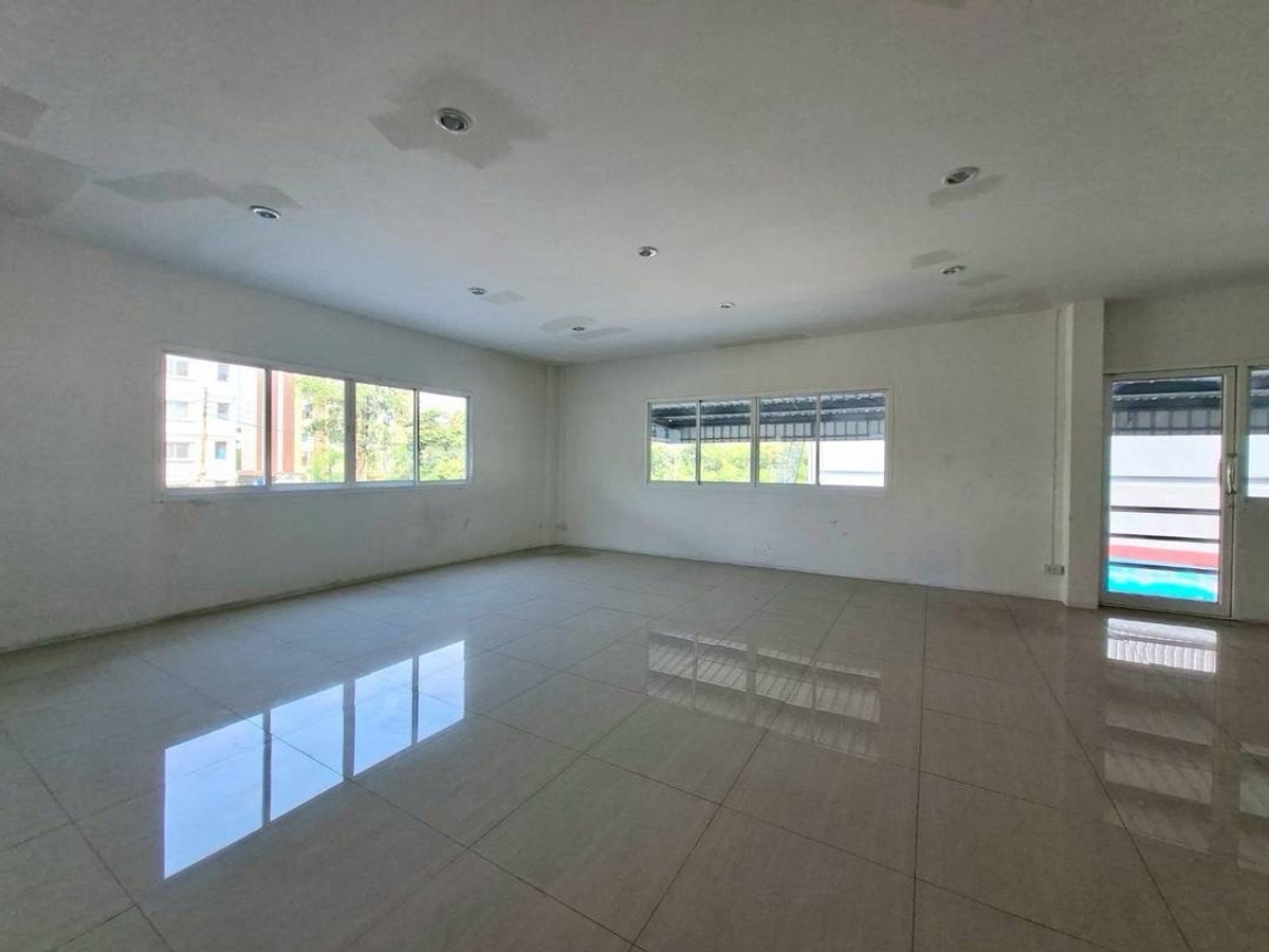 For RentWarehouseBangna, Bearing, Lasalle : Warehouse for rent, Bangna Trad KM.18, Bang Phli, Samut Prakan, near industrial estates, Suvarnabhumi Airport, Lat Krabang and Chonburi Expressway.