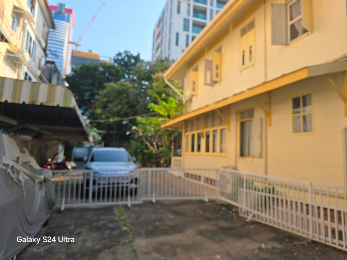 ขายบ้านสีลม ศาลาแดง บางรัก : ขายบ้านในซ.สุขสันต์ ถ.สุรวงศ์หรือถ.ทรัพย์ 2 หลัง 75 ตรว. ในคอมพลาวด์