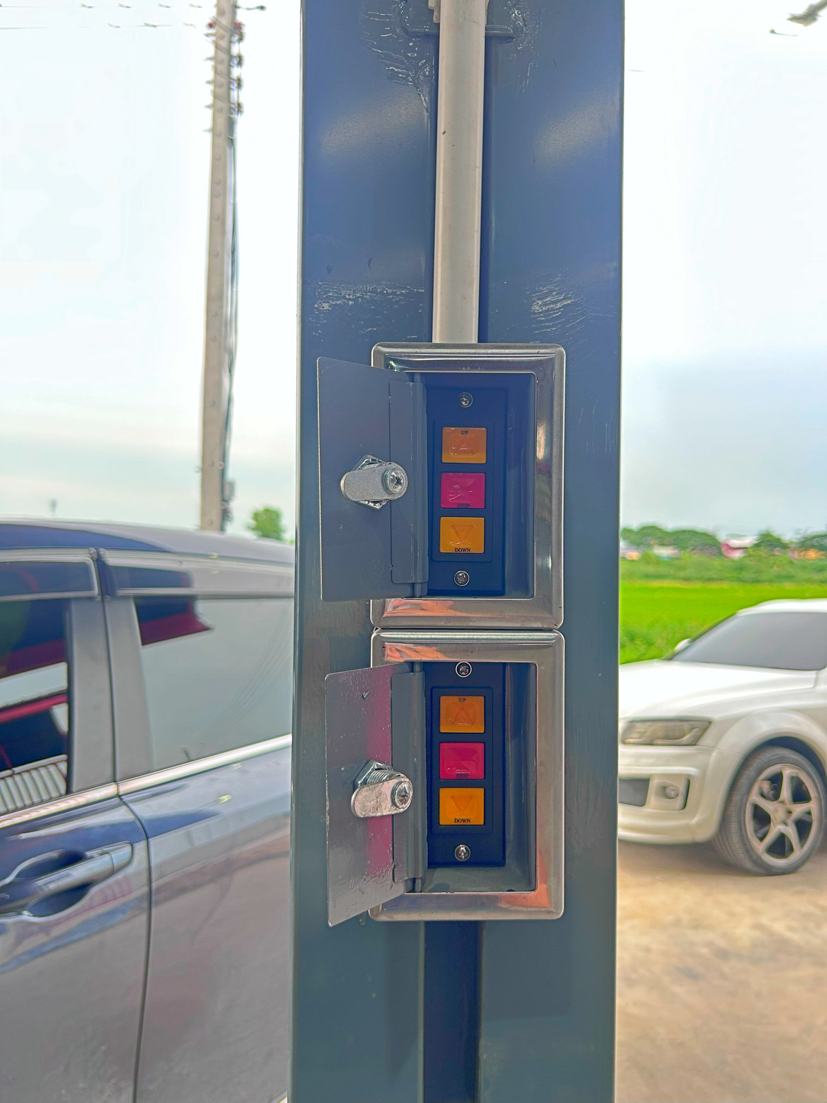 ให้เช่าโกดังปทุมธานี รังสิต ธรรมศาสตร์ : โกดังเดี่ยวสร้างใหม่ / แต่งหรูพร้อมแอร์ / 800 ตร.ม. / ปากซอยคือทางเข้าทางด่วน-ลำลูกกา