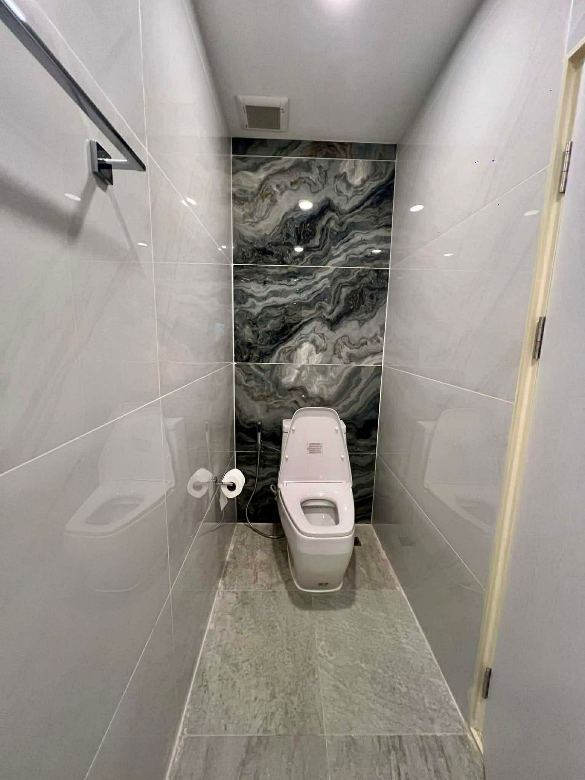 ให้เช่าคอนโดวิทยุ ชิดลม หลังสวน : ให้เช่า Witthayu Complex ราคา 75,000 บาท [NCr260153]