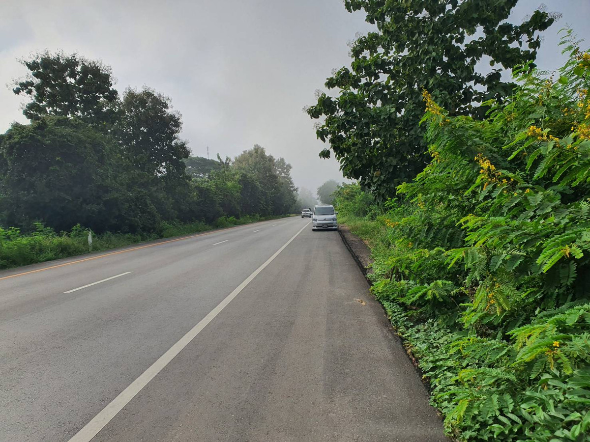 ที่ดินลำปาง : ขายที่ดินสวย ทำเลดี จังหวัดลำปาง  โฉนด 5 ไร่ ติดถนน พหลโยธิน เลขที่ 1 กม.794.ที่ดินสวย ติดลำห้วย มีน้ำใช้ตลอดปี Beautiful land plot with road frontage