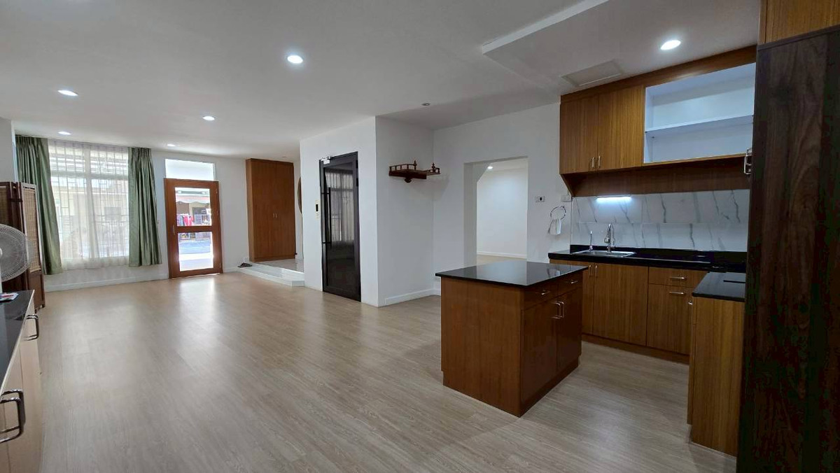 ขายทาวน์โฮมพระราม 3 สาธุประดิษฐ์ : ขายทาวน์โฮม 3 ชั้น หลังใหญ่ ทำเล ย่านพระรามสาม ยานนาวาตัดใหม่ ใกล้วงแหวนอุตสาหกรรม