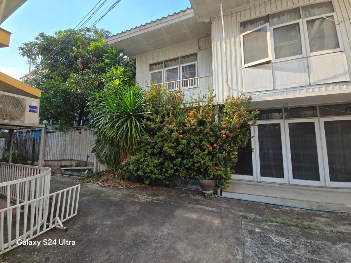 For SaleHouseSilom, Saladaeng, Bangrak : 2 houses for sale in Soi Suksan, Surawong Road or Sap Road