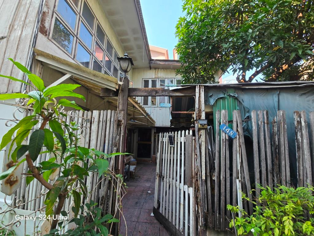 ขายบ้านสีลม ศาลาแดง บางรัก : ขายบ้านในซ.สุขสันต์ ถ.สุรวงศ์หรือถ.ทรัพย์ 2 หลัง 75 ตรว. ในคอมพลาวด์