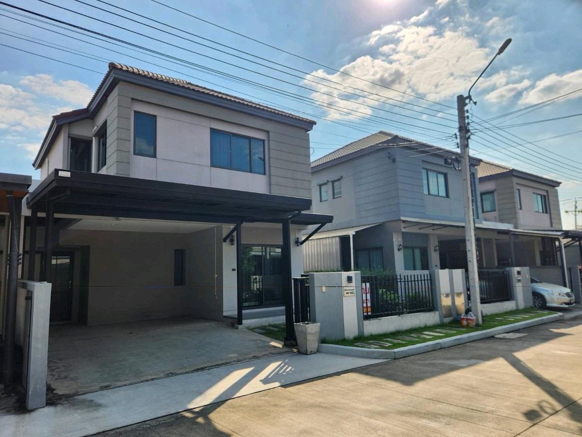 ขายบ้านนนทบุรี บางใหญ่ บางบัวทอง : Special Price! VENUE Westgate Home by SC ASSET - Ready to Move In! Excellent condition, meticulously maintained by owner, lightly used, fully extended with a garage and backyard kitchen.

