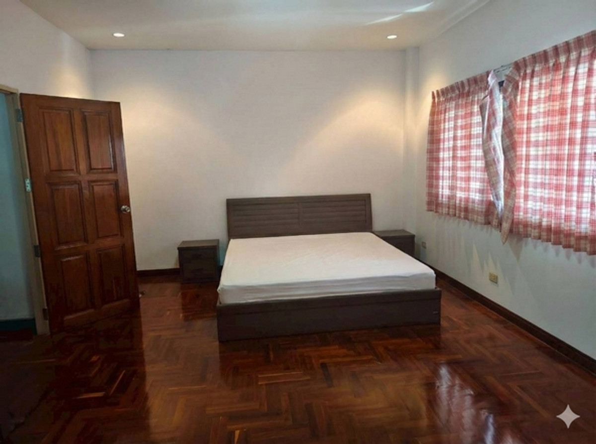 For SaleHouseBang kae, Phetkasem : 2-story detached house for sale, size 101 square wah, entering Soi Phetkasem, only 200 meters, near The Mall Bang Khae, MRT, second house.