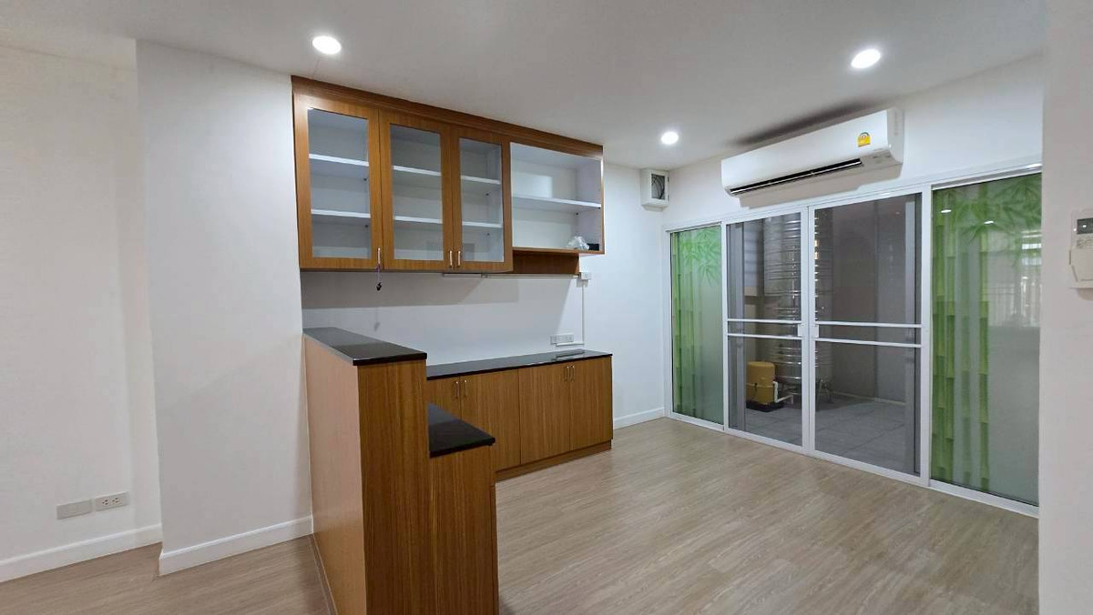 ขายทาวน์โฮมพระราม 3 สาธุประดิษฐ์ : ขายทาวน์โฮม 3 ชั้น หลังใหญ่ ทำเล ย่านพระรามสาม ยานนาวาตัดใหม่ ใกล้วงแหวนอุตสาหกรรม