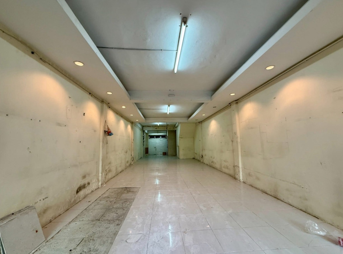 For RentShop HouseSukhumvit, Asoke, Thonglor : Phrom Phong Sukhumvit 22 for rent, 1 commercial building, near Emsphere and Marriott Hotel.