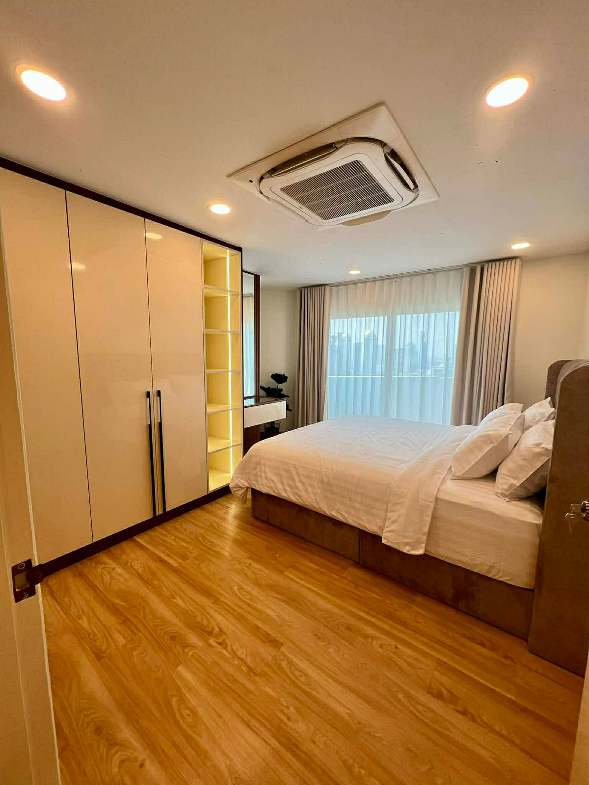 ให้เช่าคอนโดวิทยุ ชิดลม หลังสวน : ให้เช่า Witthayu Complex ราคา 75,000 บาท [NCr260153]