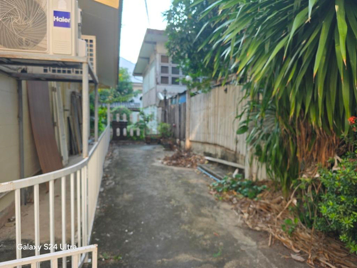 ขายบ้านสีลม ศาลาแดง บางรัก : ขายบ้านในซ.สุขสันต์ ถ.สุรวงศ์หรือถ.ทรัพย์ 2 หลัง 75 ตรว. ในคอมพลาวด์