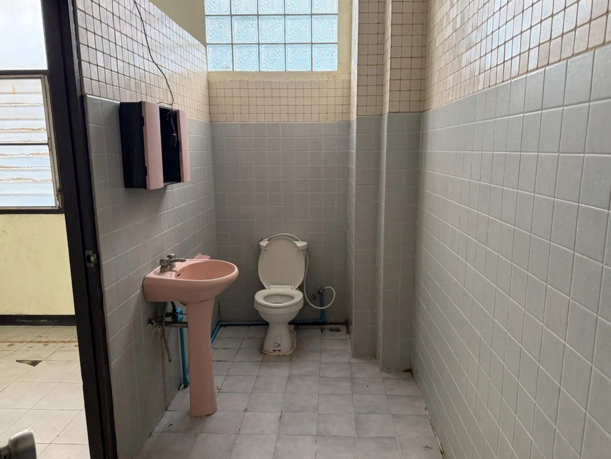 For RentShop HouseSukhumvit, Asoke, Thonglor : Phrom Phong Sukhumvit 22 for rent, 1 commercial building, near Emsphere and Marriott Hotel.