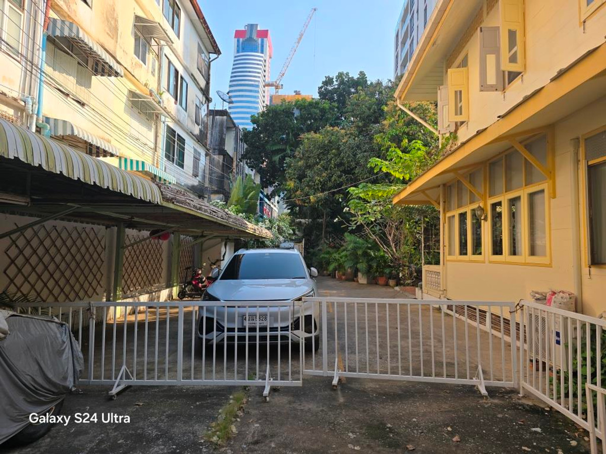 ขายบ้านสีลม ศาลาแดง บางรัก : ขายบ้านในซ.สุขสันต์ ถ.สุรวงศ์หรือถ.ทรัพย์ 2 หลัง 75 ตรว. ในคอมพลาวด์