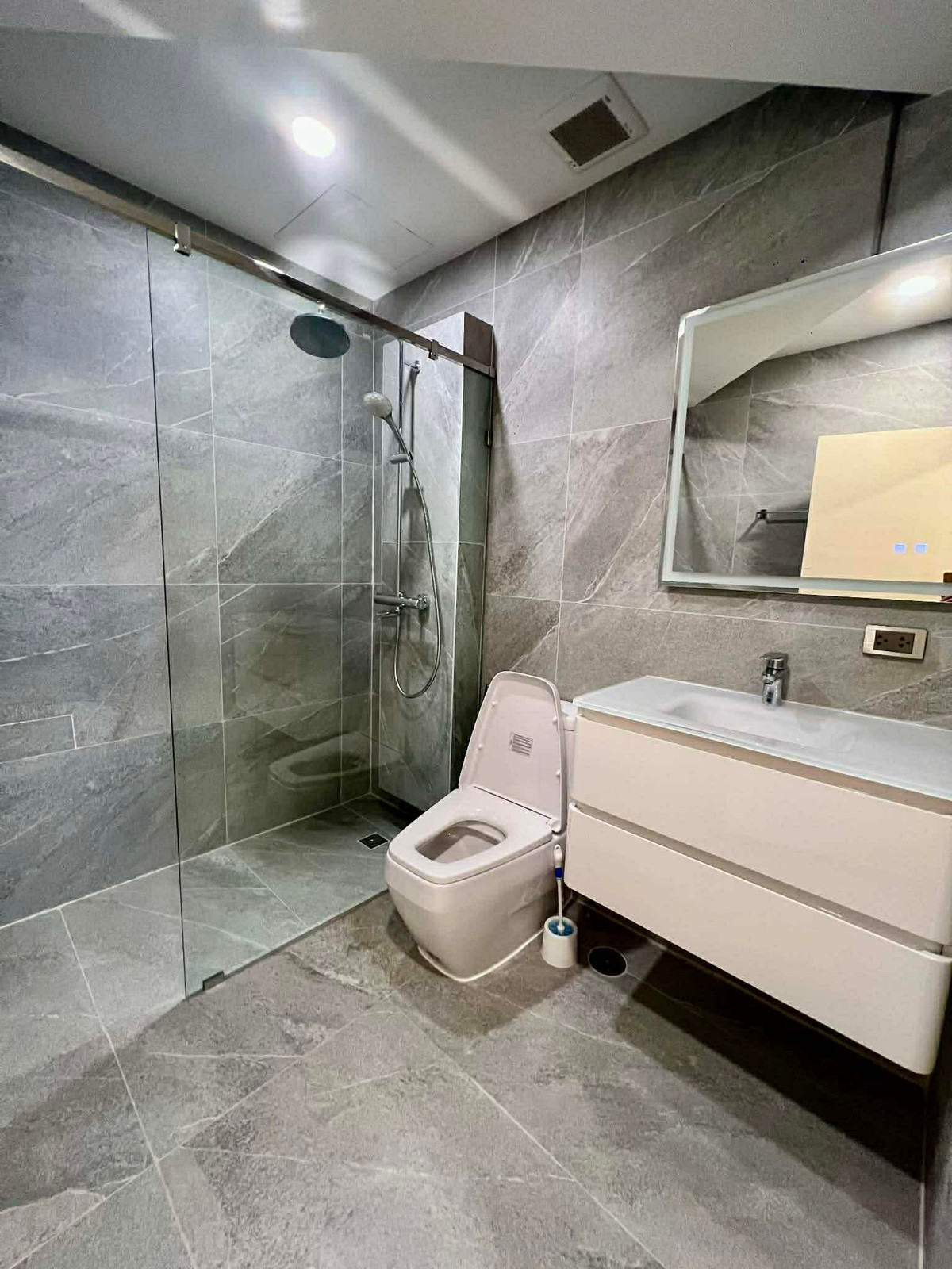 ให้เช่าคอนโดวิทยุ ชิดลม หลังสวน : ให้เช่า Witthayu Complex ราคา 75,000 บาท [NCr260153]