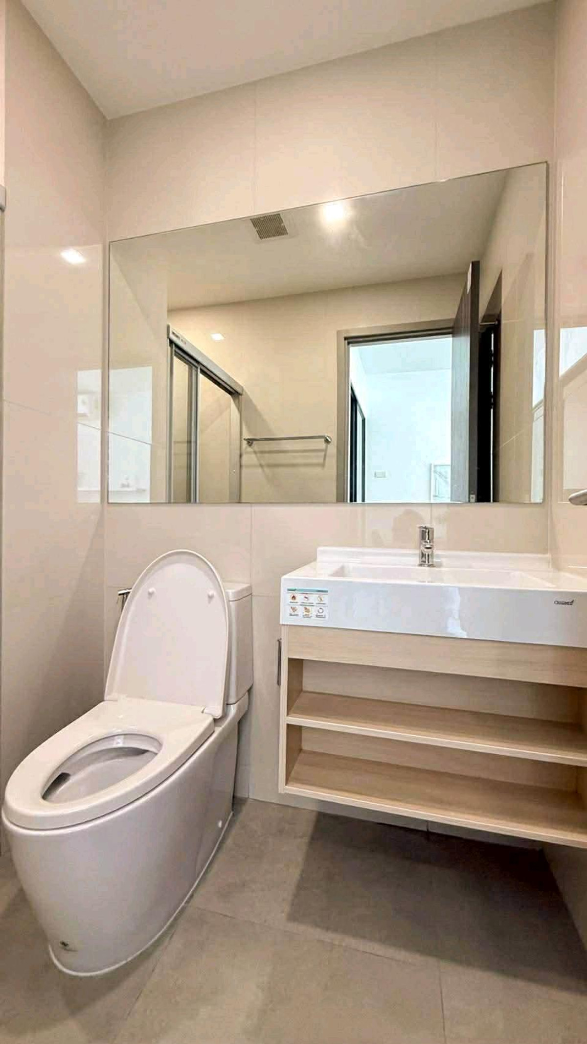 For RentCondoPattanakan, Srinakarin : 📦 Great value in this location, new room, clean, pack your bags and move in immediately.