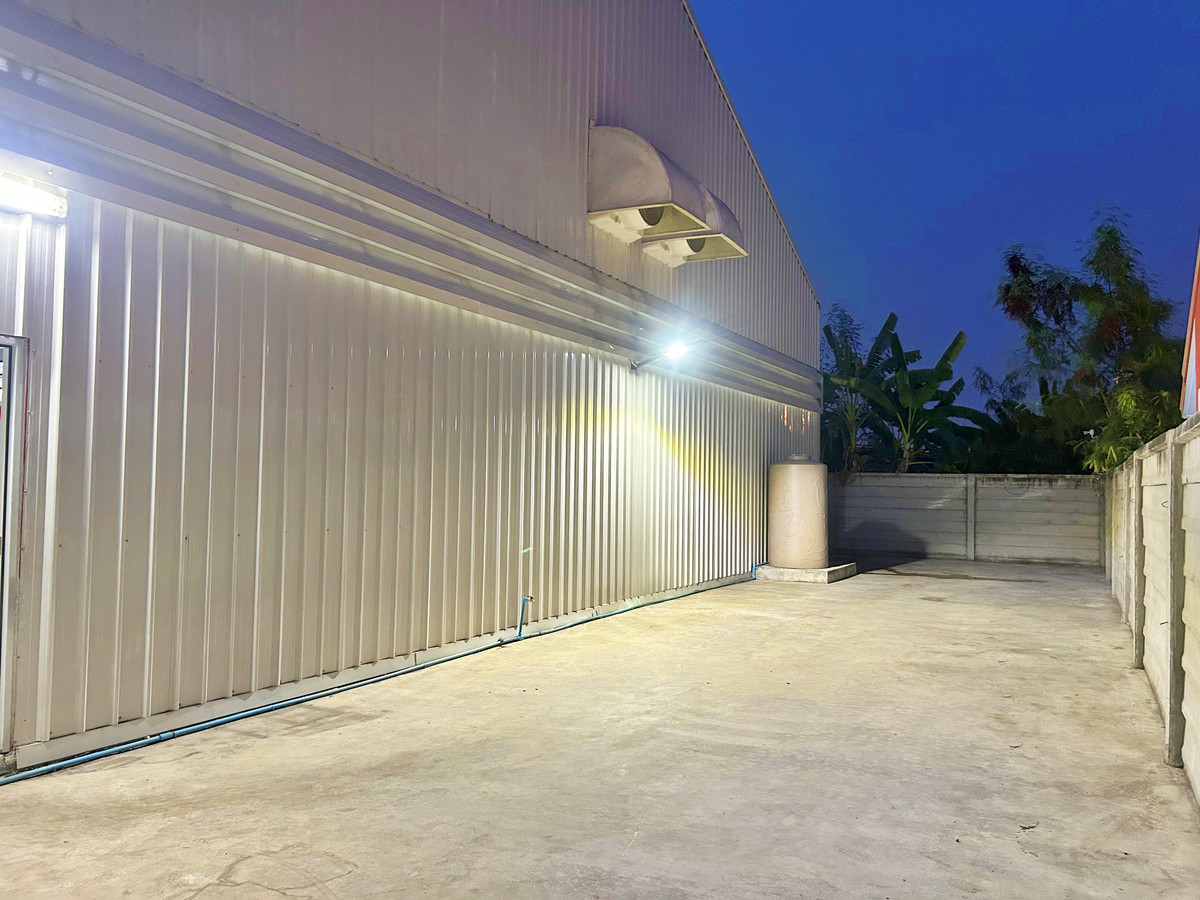 ให้เช่าโกดังปทุมธานี รังสิต ธรรมศาสตร์ : โกดังเดี่ยวสร้างใหม่ / แต่งหรูพร้อมแอร์ / 800 ตร.ม. / ปากซอยคือทางเข้าทางด่วน-ลำลูกกา