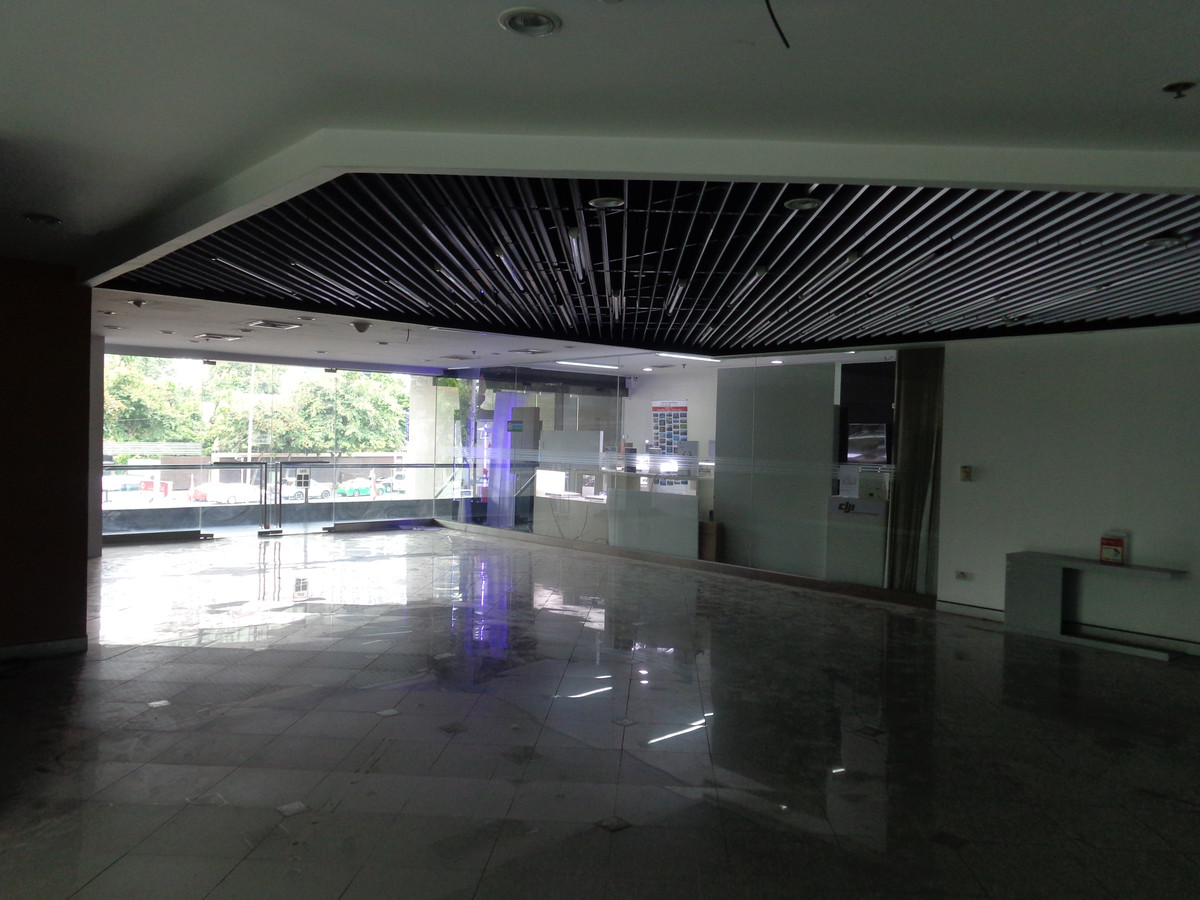 For RentOfficeRatchathewi,Phayathai : Rent Showroom+Office Space near BTS Phyathai