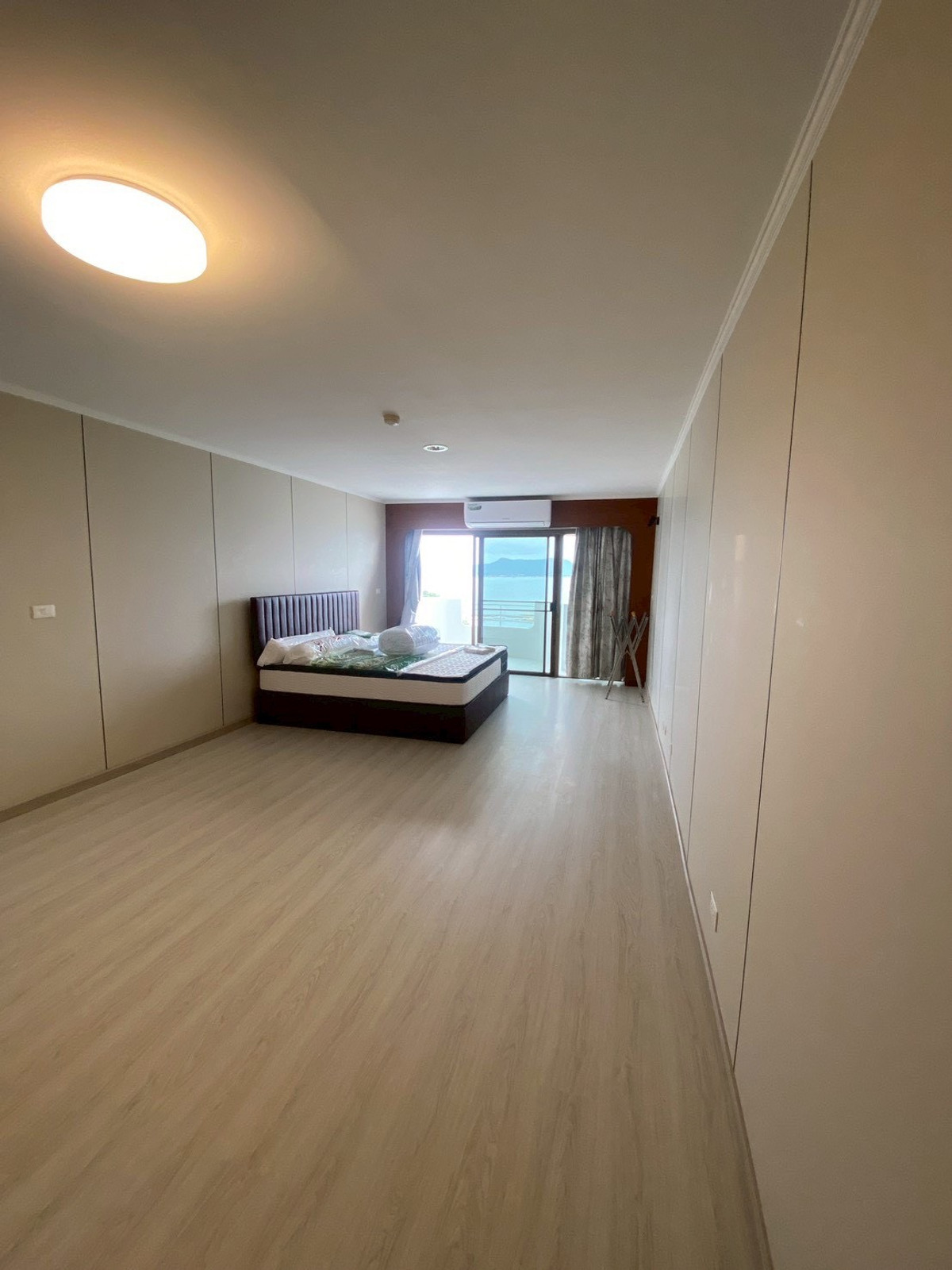 For RentCondoPattaya, Bangsaen, Chonburi : For rent: VIP Condo Na Jomtien, sea view condo, high floor, resort atmosphere, near Pattaya, but quiet and private.