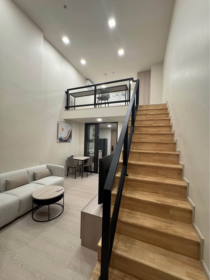 For RentCondoWongwianyai, Charoennakor : 🔥For Rent Immediately🔥 Flow by Sansiri, high ceiling unit, beautiful view, fully furnished and ready to move in. Located near Khlong San Station on the Gold Line.