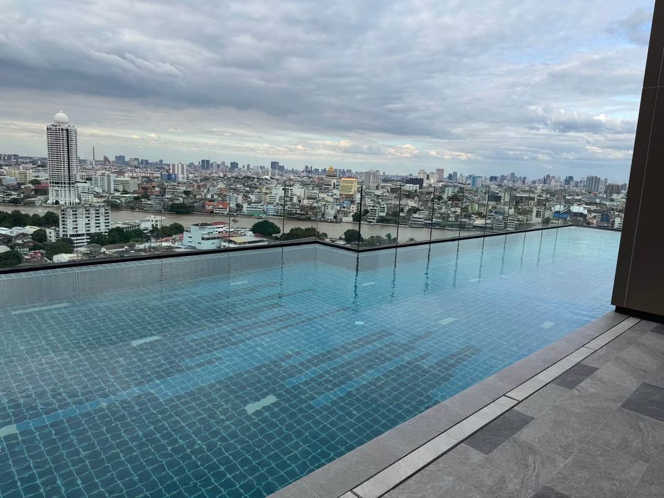 For RentCondoWongwianyai, Charoennakor : 🔥For Rent Immediately🔥 Flow by Sansiri, high ceiling unit, beautiful view, fully furnished and ready to move in. Located near Khlong San Station on the Gold Line.