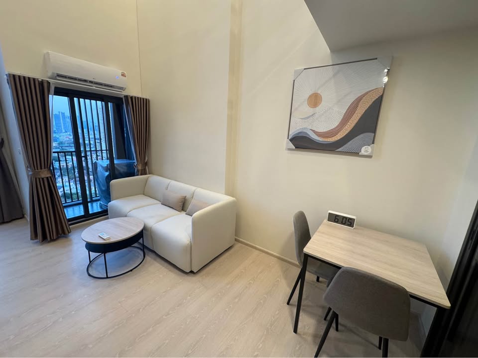 For RentCondoWongwianyai, Charoennakor : 🔥For Rent Immediately🔥 Flow by Sansiri, high ceiling unit, beautiful view, fully furnished and ready to move in. Located near Khlong San Station on the Gold Line.
