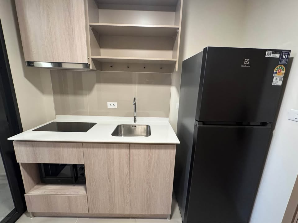 For RentCondoWongwianyai, Charoennakor : 🔥For Rent Immediately🔥 Flow by Sansiri, high ceiling unit, beautiful view, fully furnished and ready to move in. Located near Khlong San Station on the Gold Line.