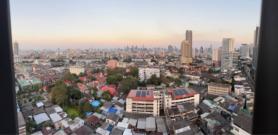 For RentCondoWongwianyai, Charoennakor : 🔥For Rent Immediately🔥 Flow by Sansiri, high ceiling unit, beautiful view, fully furnished and ready to move in. Located near Khlong San Station on the Gold Line.