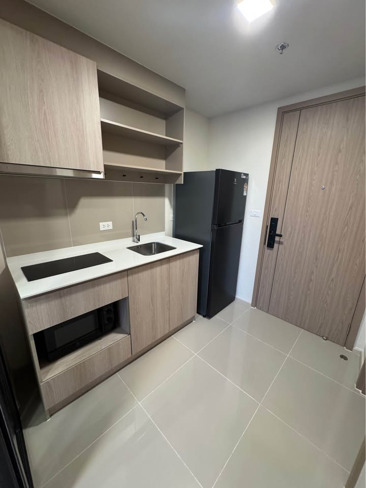 For RentCondoWongwianyai, Charoennakor : 🔥For Rent Immediately🔥 Flow by Sansiri, high ceiling unit, beautiful view, fully furnished and ready to move in. Located near Khlong San Station on the Gold Line.