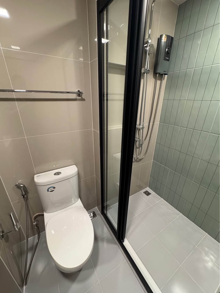 For RentCondoWongwianyai, Charoennakor : 🔥For Rent Immediately🔥 Flow by Sansiri, high ceiling unit, beautiful view, fully furnished and ready to move in. Located near Khlong San Station on the Gold Line.