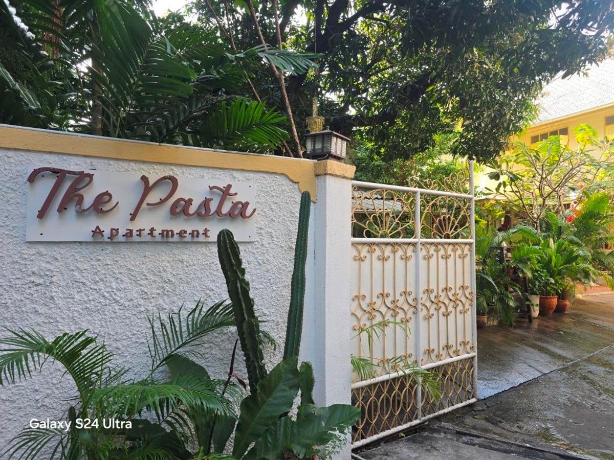 ขายบ้านสีลม ศาลาแดง บางรัก : ขายบ้านในซ.สุขสันต์ ถ.สุรวงศ์หรือถ.ทรัพย์ 2 หลัง 75 ตรว. ในคอมพลาวด์