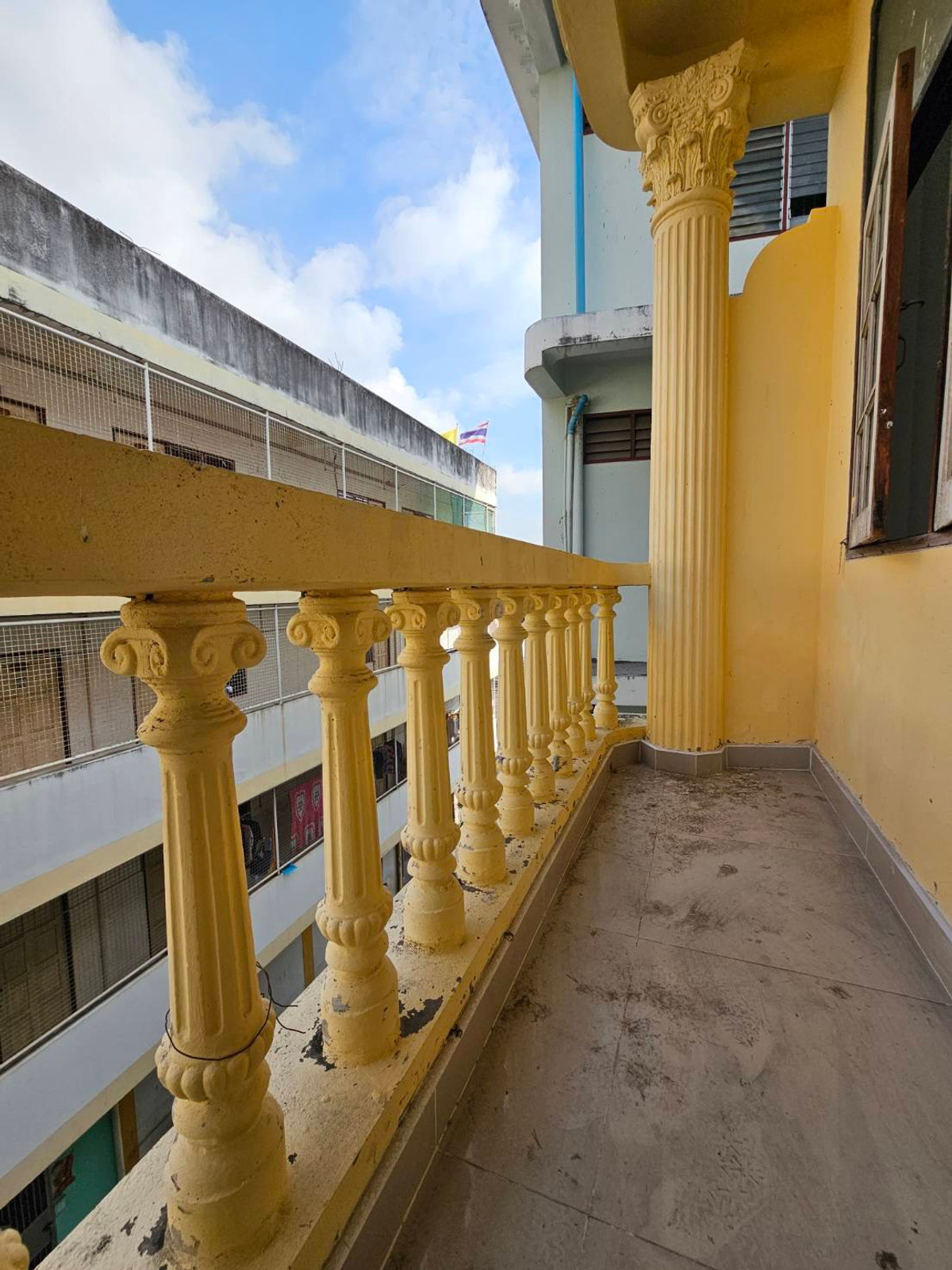 For RentShop HouseSathorn, Narathiwat : Newly Renovated 5 Storey Townhouse in Chareonrat 5, 15 min from Sathon