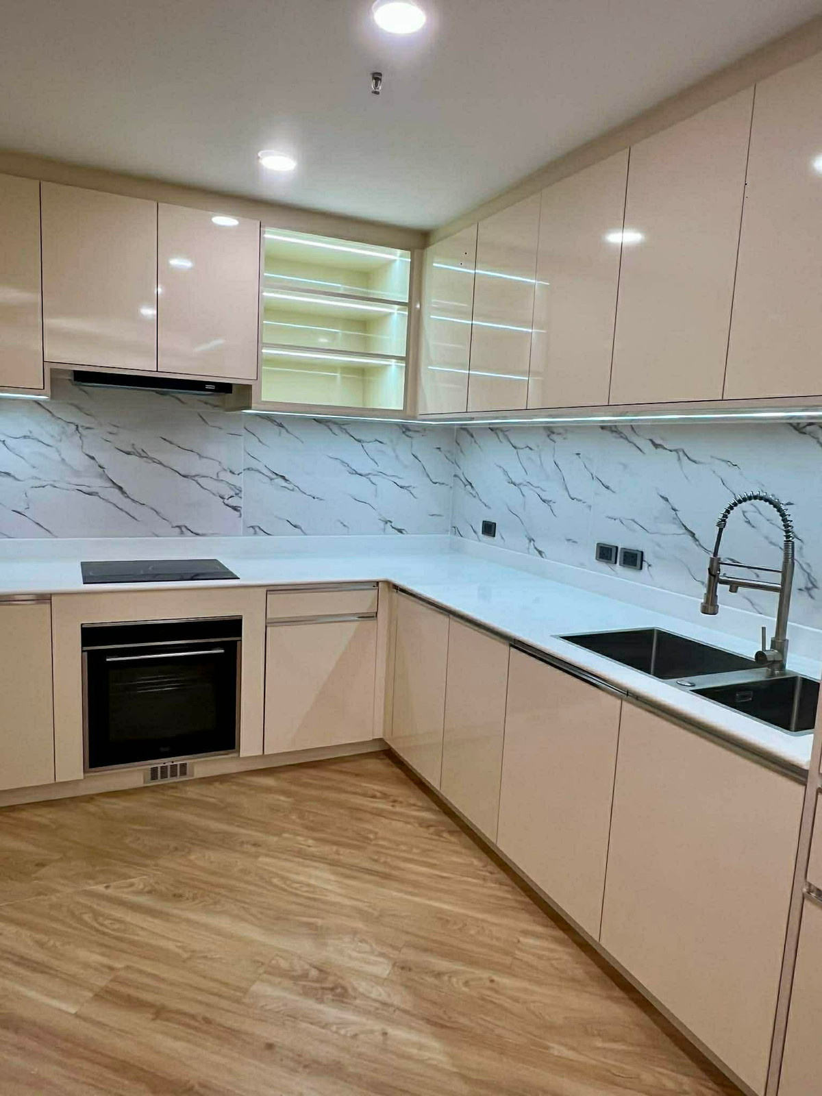 ให้เช่าคอนโดวิทยุ ชิดลม หลังสวน : ให้เช่า Witthayu Complex ราคา 75,000 บาท [NCr260153]