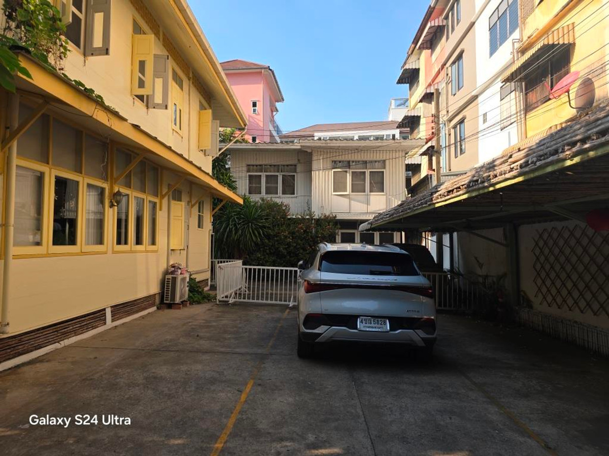 ขายบ้านสีลม ศาลาแดง บางรัก : ขายบ้านในซ.สุขสันต์ ถ.สุรวงศ์หรือถ.ทรัพย์ 2 หลัง 75 ตรว. ในคอมพลาวด์